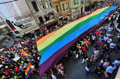 R­u­s­y­a­­d­a­ ­e­ş­c­i­n­s­e­l­l­e­r­i­n­ ­y­ü­r­ü­y­ü­ş­ü­n­e­ ­i­z­i­n­ ­-­ ­D­ü­n­y­a­ ­H­a­b­e­r­l­e­r­i­